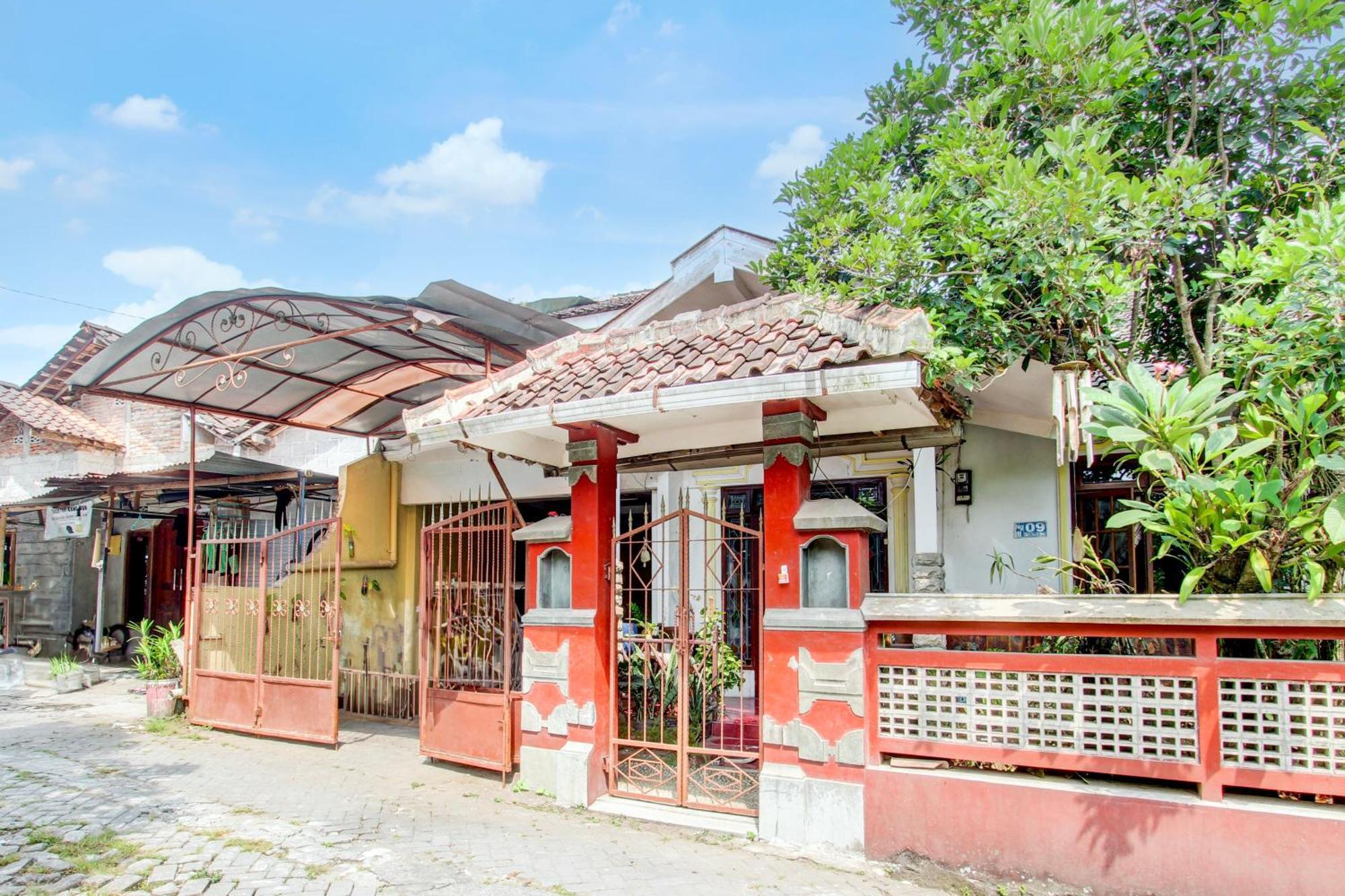 Oyo 94000 Omah Citra Genia Homestay Ngaglik エクステリア 写真